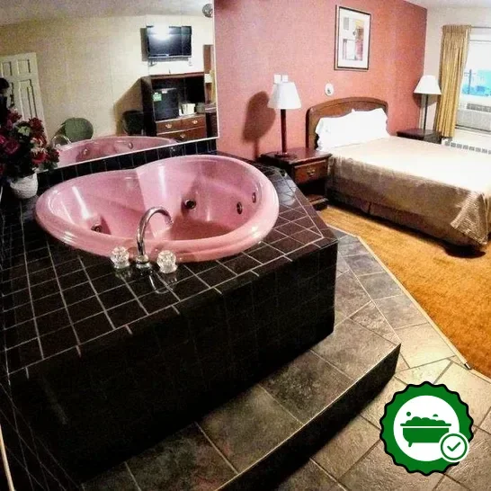 Hotels with jacuzzi in room in West Springfield