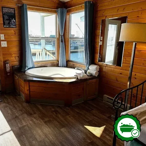 Hotels with jacuzzi in room in Westport