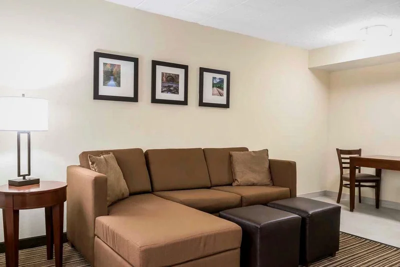 Hotels with jacuzzi in room in White Haven