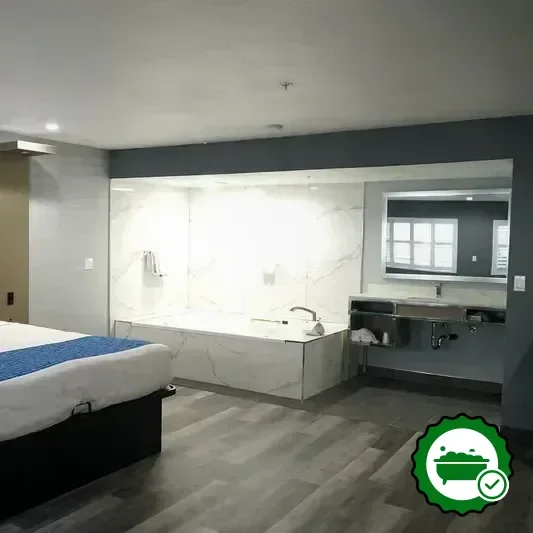 Hotels with jacuzzi in room in Whittier