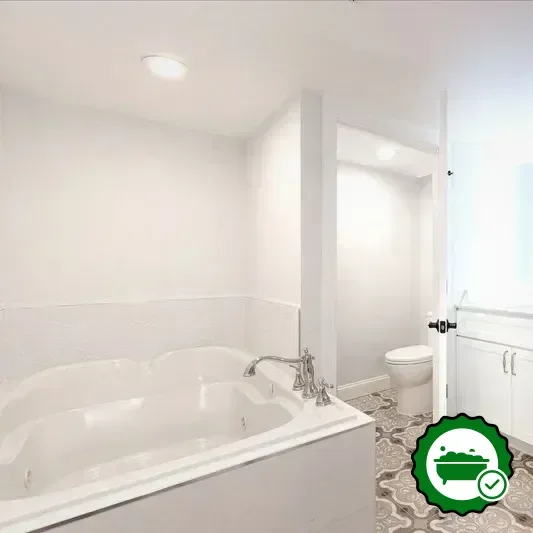 Hotels with jacuzzi in room in Williamsburg