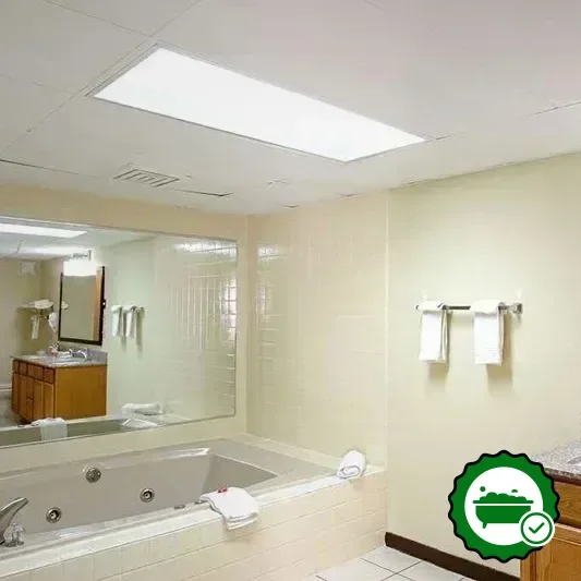 In-room jacuzzi at Econo Lodge Inn & Suites in Wisconsin Dells