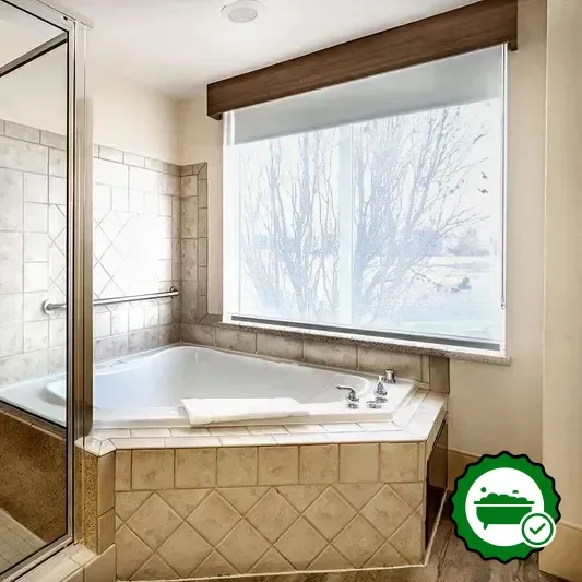 Hotels with jacuzzi in room in Wooster