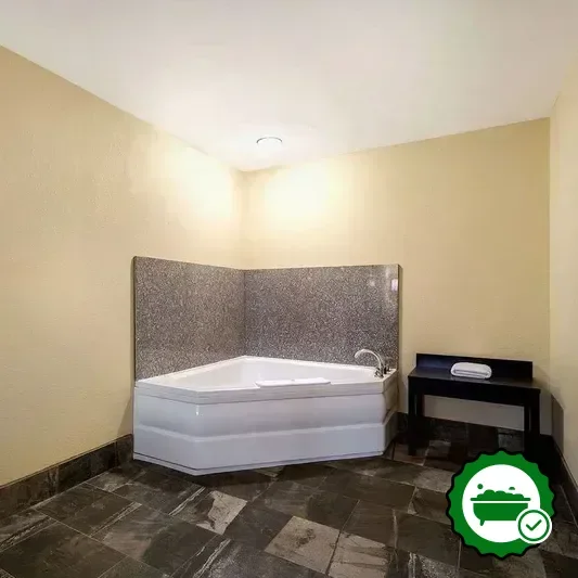 Hotels with jacuzzi in room in Yankton