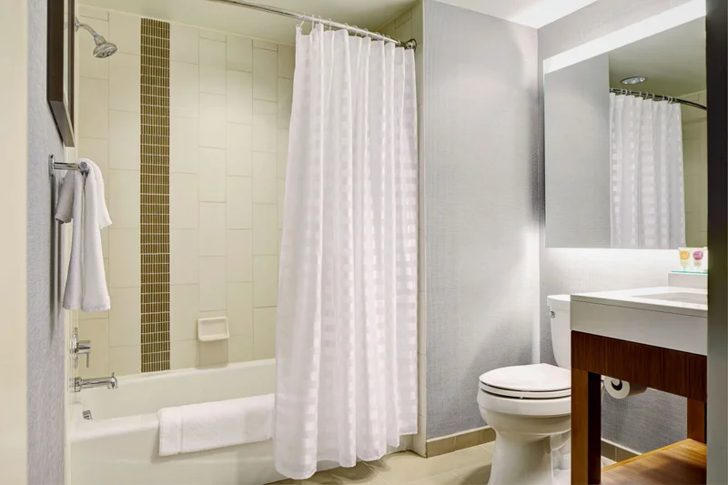 Hotels with jacuzzi in room in Yonkers